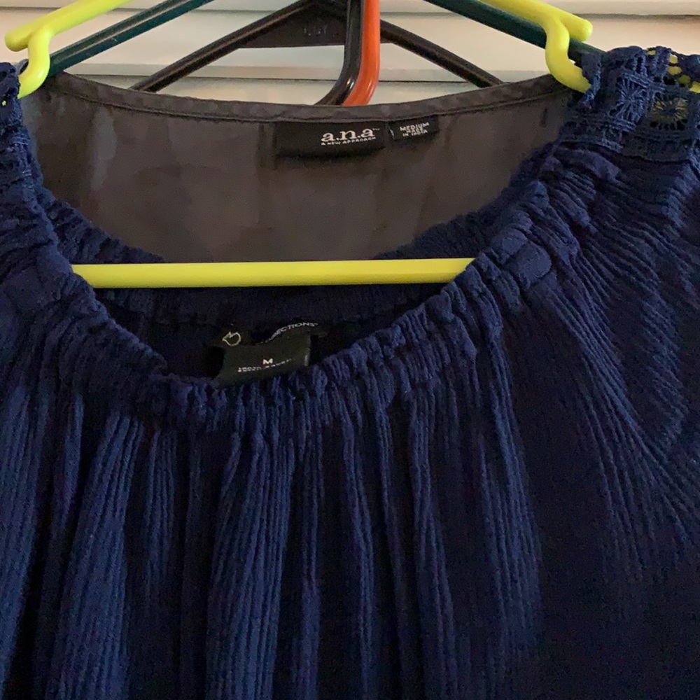 Pretty navy blouse - Picture 2 of 5